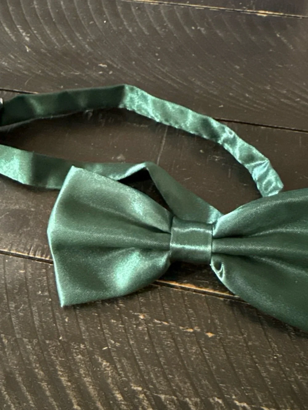 Classic Emerald Green Satin Bow Tie - Unbranded